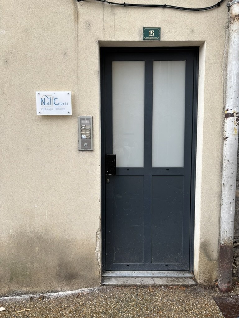 L'entrée du cabinet, au 15 rue Auguste Favot